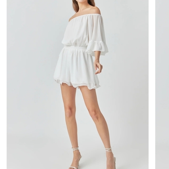 Endless Rose Off the Shoulder Ruffle Sleeve Romper Medium White - Picture 1 of 8
